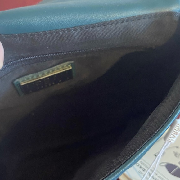 Urban Expressions Tasha Quilted Crossbody in Green - Picture 5 of 5